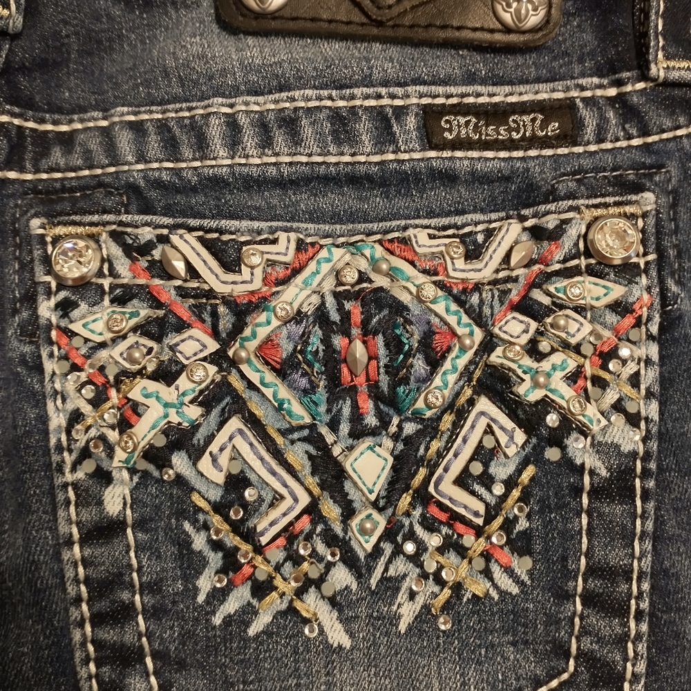 Miss Me mid-rise cuffed Capri Tribal